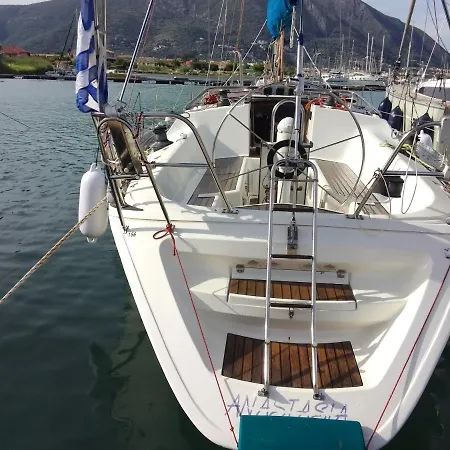 Hotel en barco αναστασία